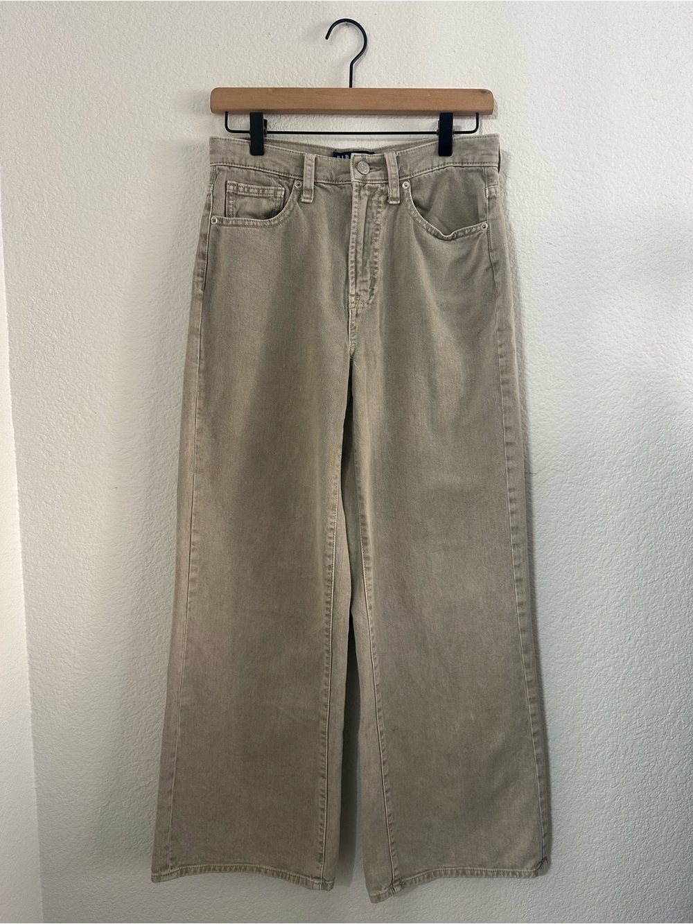 GAP Wide-Leg Jeans in Light Taupe